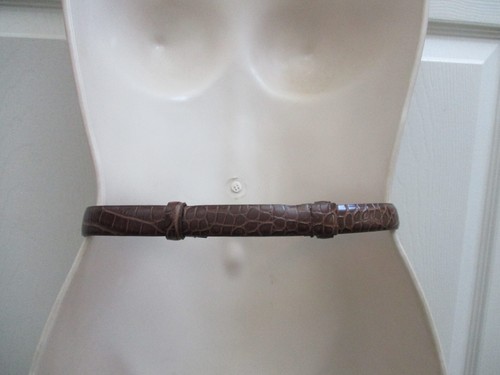 Cinturón grande para mujer Perry Ellis marrón imitación reptil estampado plata logotipo hebilla - Imagen 15 de 15
