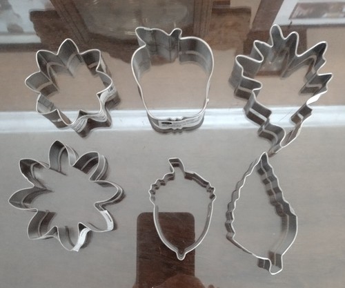New Huge Selection Metal Cookie Cutters-Fall Sports Baby Nature Beach Love - Picture 68 of 90