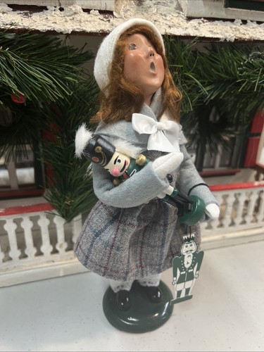 Byers' Choice The Carolers 2007 Caroler Mädchen Nussknacker Serie mit Etikett 9,5 Zoll EUC