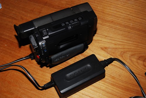 Sony Handycam CCD-TR517 8mm Video Camcorder with AC Adapter & Battery - Tested - Picture 3 of 7