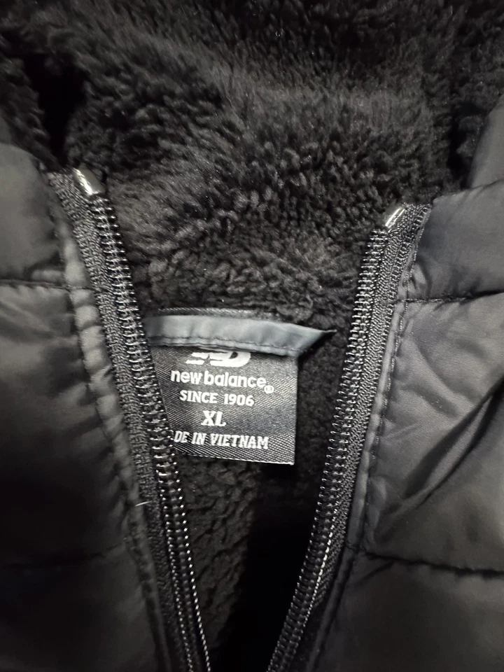 Chaqueta New Balance Mujer XL Negra Con Capucha Acolchada Puffer Parka Forrada Sherpa Foto 3 de 4