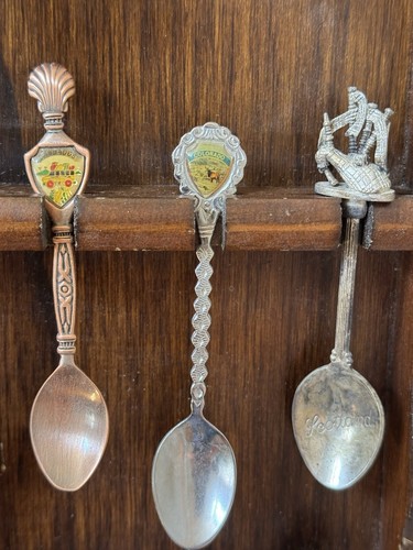 Vintage Collection Of 18 Commemorative Spoons With Wooden Display - Picture 5 of 7