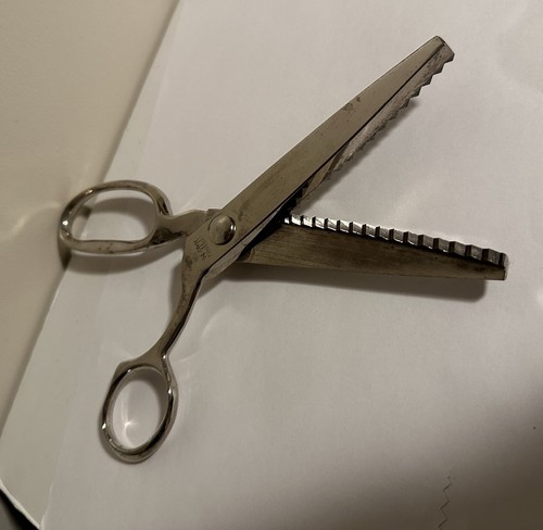 Vintage Hoffritz Italy M Steel Finest Quality Pinking Shears Scissors Zigzag 8” - Picture 2 of 7