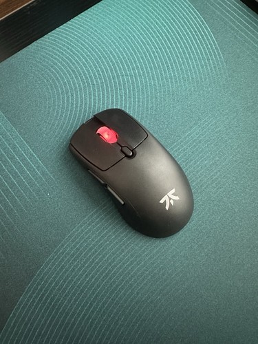Bezprzewodowa mysz gamingowa Fnatic BOLT - czujnik Pixart 3370, 69g - Zdjęcie 2 z 3