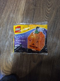 LEGO Seasonal: Vampire and Bat (40203)