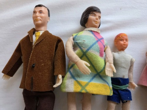 Vintage 1960s American Family Twistable Dolls  Poseable Dollhouse Dolls Lot Of 5 - Picture 3 of 11