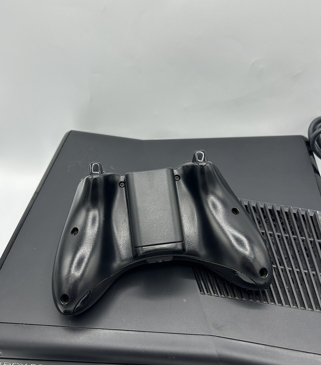 Xbox 360 S Slim 4GB 1439 Console cords Controller Power TESTED working
