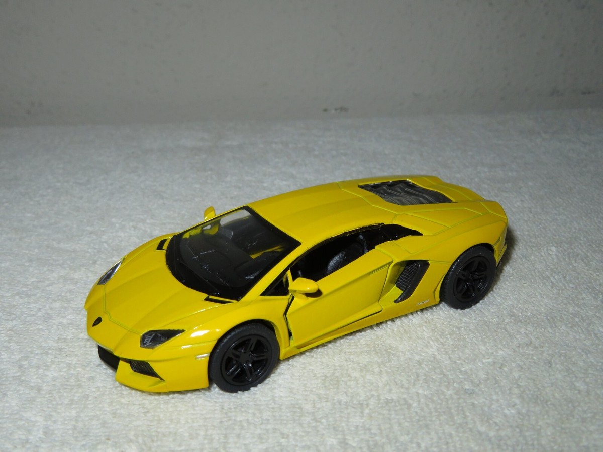 LAMBORGHINI AVENTADOR LP700-4 YELLOW 1:32 SCALE KINSMART OPENING