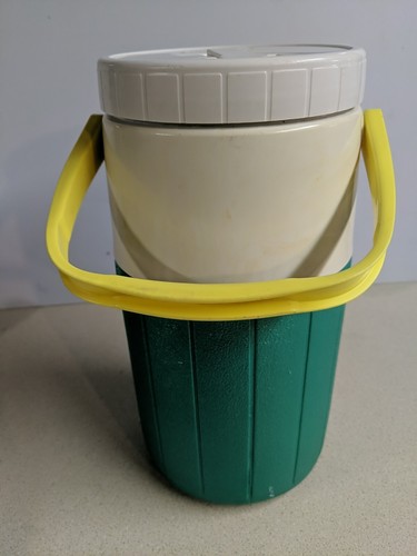 Vintage Coleman Polylite 5590 Green and White Half Gallon Water Jug - Picture 4 of 8