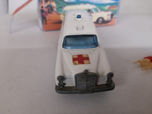 Matchbox K6 Kingsize Ambulance original condition in a free repro box - Picture 3 of 7