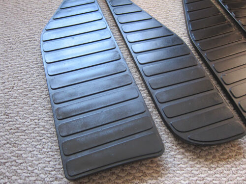 88-94 CHEVY SILVERADO GMC SIERRA STEP SIDE TRUCK BLACK STEP PADS OEM EXCELLENT! - Picture 2 of 9