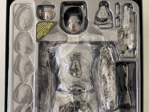 New Hot Toys Exclusive MMS356 Batman v Superman (Black Chrome Armored Batman) - Picture 3 of 6