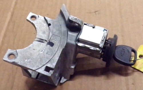 2007 chevy silverado ignition w/ key 2003-2007 gmc sierra - Picture 2 of 5