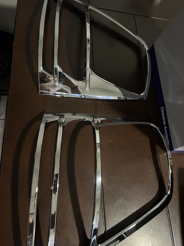 NEW - OEM Chrome Accent Tail Light Trim P83503E520 For 2006-2007 Kia Sorento - Picture 6 of 6