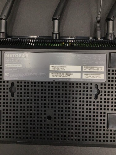NETGEAR Nighthawk AC1750 Smart WiFi Router - R6400 - Picture 4 of 6