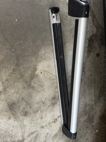 Range Rover ski rack - Carries four pairs of skis or two snowboards