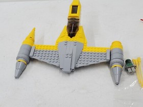LEGO Star Wars Naboo Starfighter (75092).   (127937-1 AR K4)