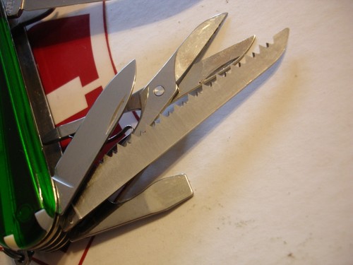 VICTORINOX TRANSLUCENT EMERALD GREEN HUNTSMAN PLUS 18 FUNCTION SWISS ARMY KNIFE - Picture 8 of 19