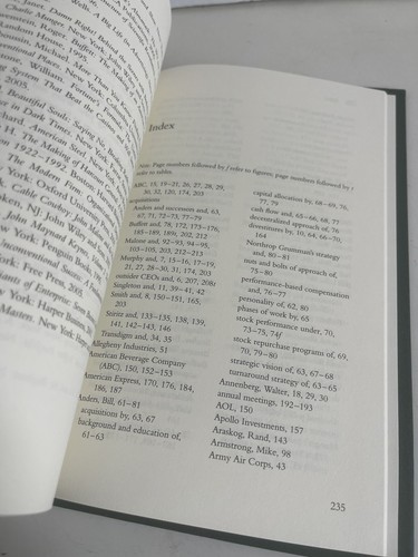 The Outsider by Thorndike JR Hardcover Eight unconventional CEOS & tHEIR RADICA - Foto 7 di 13