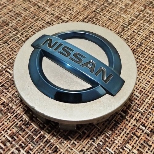 Nissan LEAF Wheel Cap 40342-3NA1A RARE BLUE STYLE - GOOD CONDITION - Picture 2 of 4