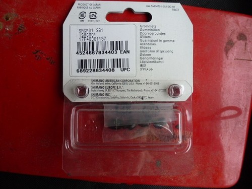 Di2 Frame Grommet - Shimano GM01 Di2 E-Tube Frame Grommets (6mm circles) 4 pcs - - Picture 2 of 3