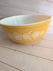 Pyrex #403 Butterfly Gold 2.5 Qt. Mixing Bowl Vintage Pyrex