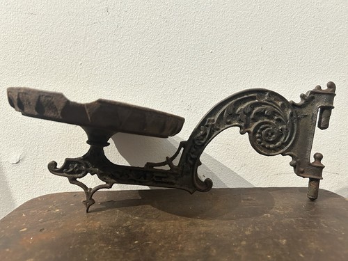 Antique Ornate Victorian Cast Iron Oil Lamp Swing Arm Wall Mount Holder Sconce