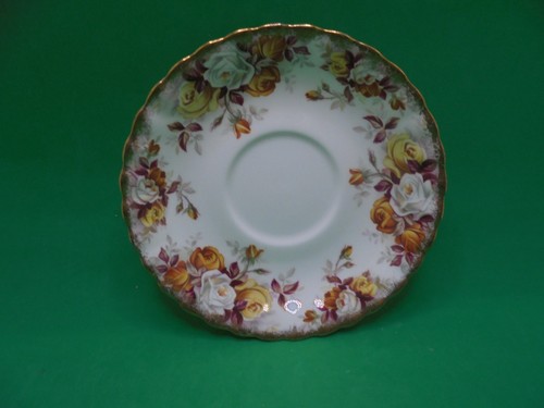 Royal Albert Bone China Untertasse Lenora Muster gelb & weiße Rosen - Bild 1 von 3