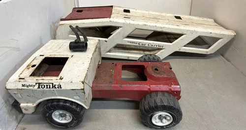 1970’S TONKA RED AND WHITE PRESSED STEEL MIGHTY CAR CARRIER TRUCK For Parts