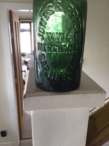 Vintage beer bottle. Jones and Price , Wine Merchants, Caernarfon - Picture 2 of 9