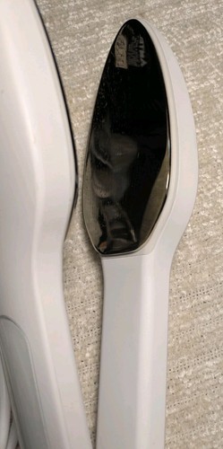 The Nori Press Handheld Steam Iron Personal Steamer NI-1WH Tested - Picture 5 of 7