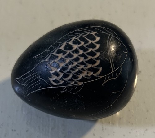 "De colección Tallado a Mano Arte Inuit Jabonera Negra Huevo Grabado Hojas de Pez 2.5""" - Imagen 3 de 9