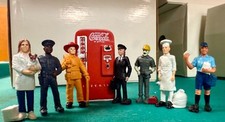 One 1:32 SCALE Slot Machines People Blue Collar workers Police,Doctor,Baker..