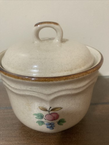 INTERNATIONAL HEARTLAND  - Sugar Bowl with Lid - Picture 2 of 4