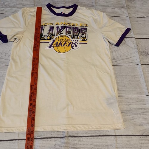 Camiseta con gráfico de timbre talla mediana de la NBA Los Angeles Lakers para hombre - Imagen 8 de 11