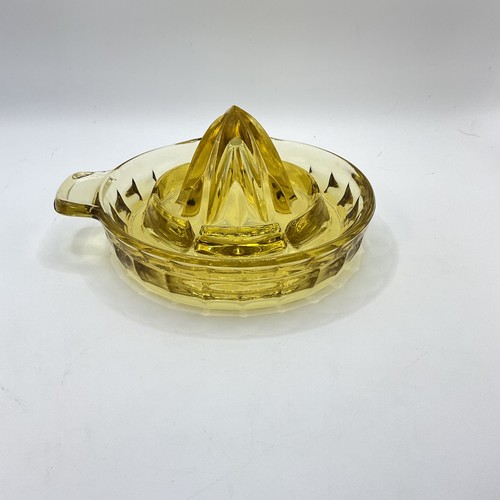 Vintage Yellow Amber Depression Glass Citrus Juicer Reamer Beautiful - Picture 9 of 11