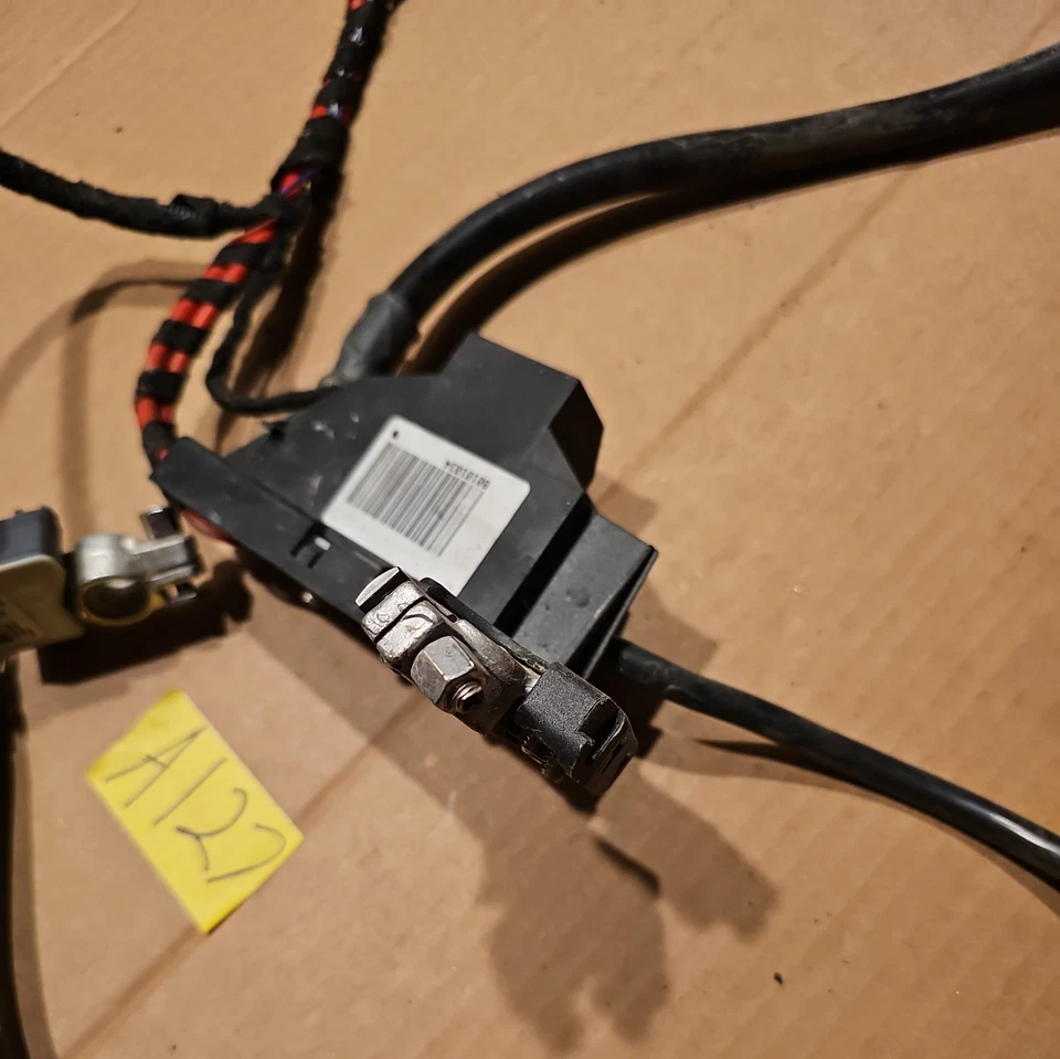 Audi S4 2013 terminal de batería abrazadera positiva y negativa Foto 3 de 4