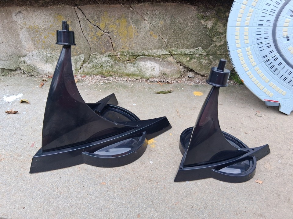 Hiya Toys Star Trek (2009): U.S.S. Enterprise NCC-1701: REPLICAart Series Light-Up U2013 Planet Action Figures