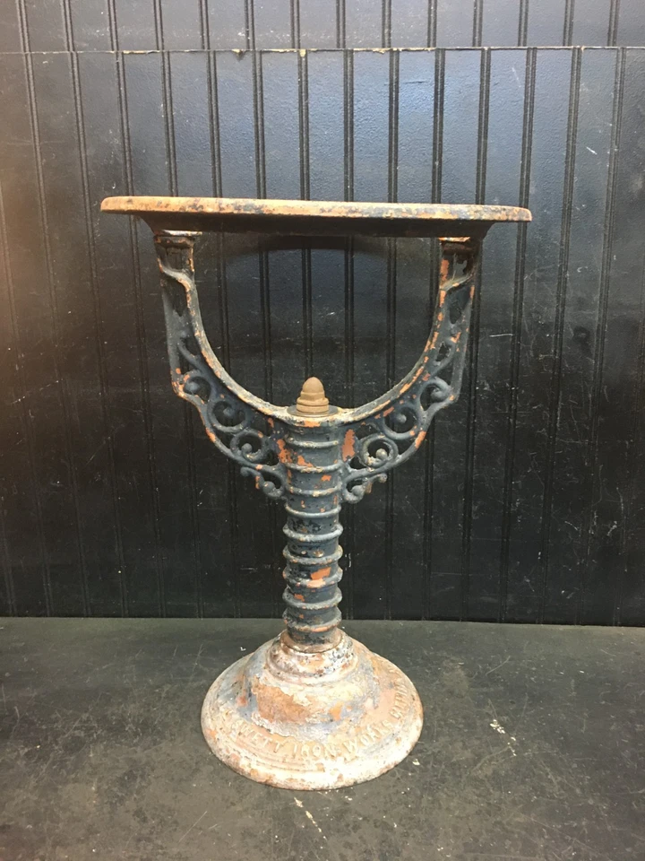 Antiguo soporte de tanque de calentador de agua de colección de hierro fundido de 21 pulgadas X 15 pulgadas soporte para plantas Foto 2 de 4