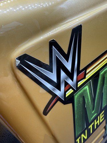 WWE Wrestling Money In The Bank Full Size Gold valigetta replica/da collezione - Foto 11 di 23