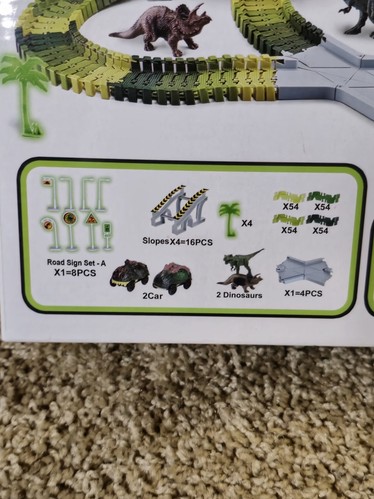 Nuevo en caja Crea un juguete de pista de dinosaurios de carretera con 2 dinosaurios, 2 coches, 144 piezas de pista - Imagen 4 de 6