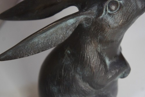 Statua statuina coniglietto coniglietto bronzo vintage arte giardino con usura dall'età - Foto 17 di 21