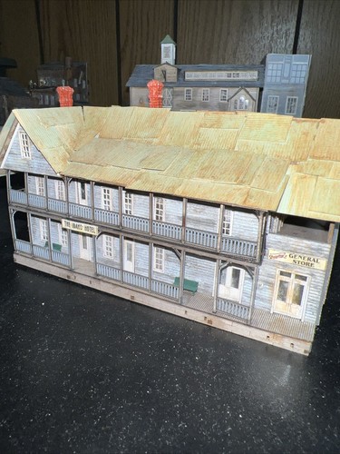 Jkryn - Custom N scale Bar Mills Idaho Hotel assembled and weathered - Picture 5 of 8