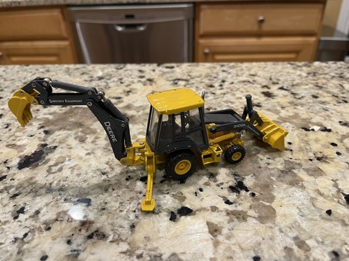 Ertl Prestige Series John Deere 310SL 1:50 Scale Backhoe Loader - Picture 5 of 5