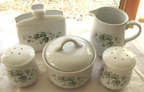 Vtg Correl Salt & Pepper Shakers and Napkin Holder by Corning Green Callaway Ivy - Picture 4 of 4