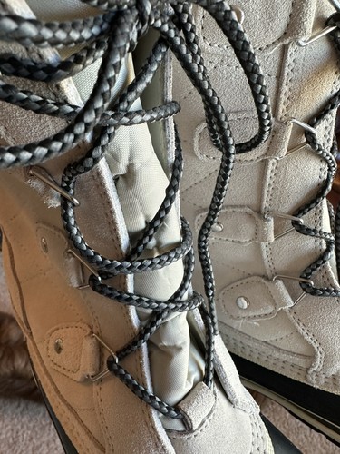 Khombu Emily Leather/Rubber Women's Winter Boots Size 9M Light Grey - Picture 8 of 8
