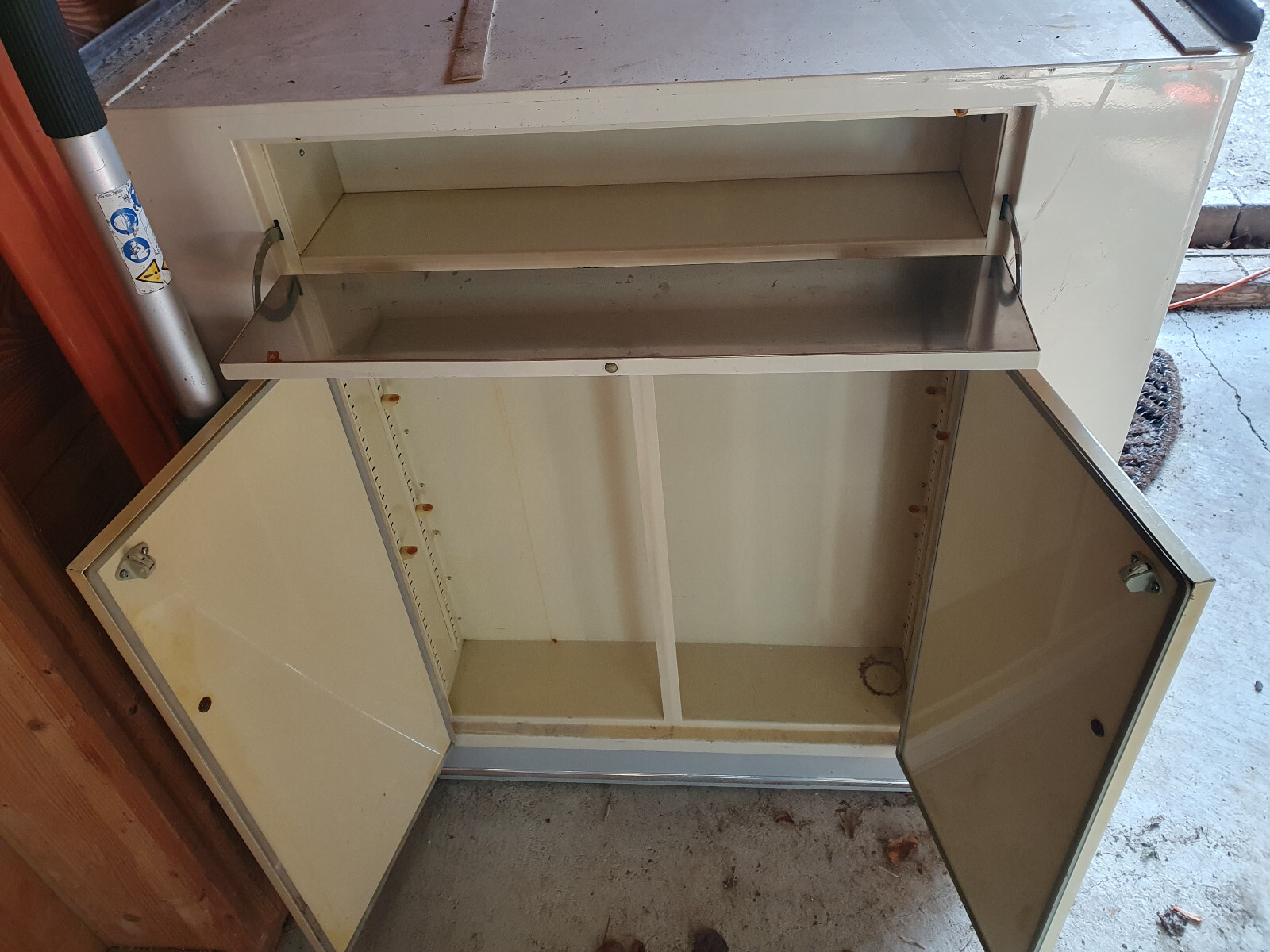 Alte Baisch Zahnartzschrank Praxisschrank Rollschrank Industriedesign