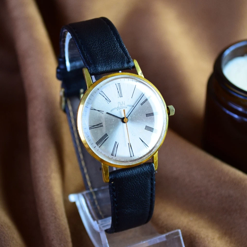 Reloj Pulsera Vintage Luch Ultra Delgado Soviético Hombre 23 Joyas Reparado Foto 4 de 4