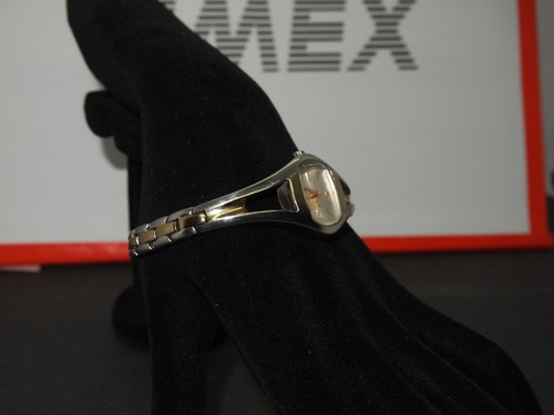 Vintage Timex Watch Women Gold And Silver Tone Ladies Dress Wristwatch - Picture 3 of 8