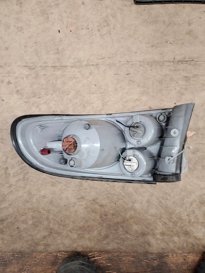 Luz trasera lámpara lente PONTIAC GTO lado del conductor LH 04 05 06 Foto 2 de 2